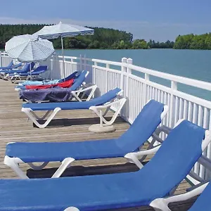 https://appt-hameau-du-lac-avec-piscine-et-vue-sur-le-lac.midi-pyreneeshotels.com