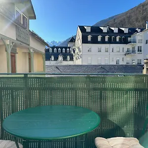 https://sacaron24-t2-bis-centre-luchon-wifi-parking.midi-pyreneeshotels.com